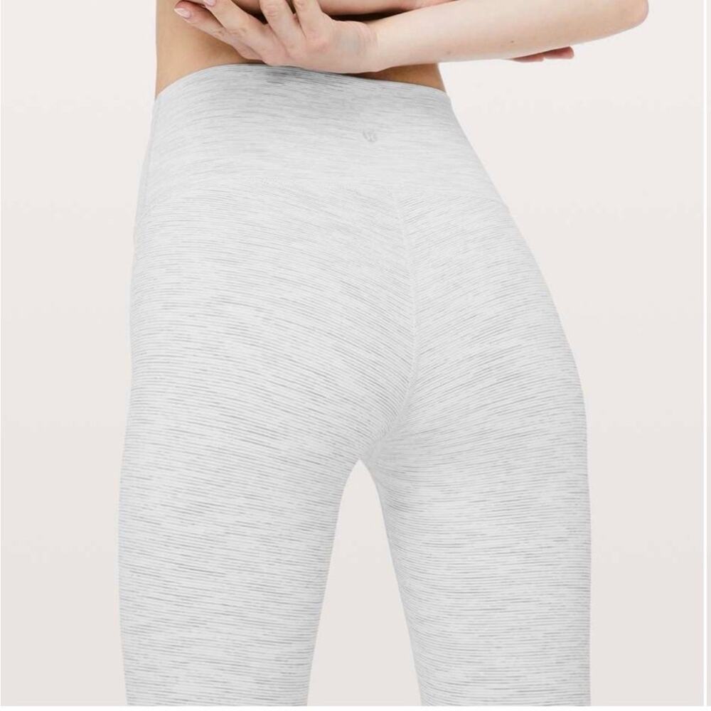 Lululemon Wunder Under Crop (High-Rise) Luxtreme 21"
Grey Size 10 - Picture 3 of 12
